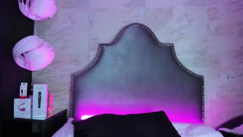 Zoe  online show from April 28, 2026, 3:22 am