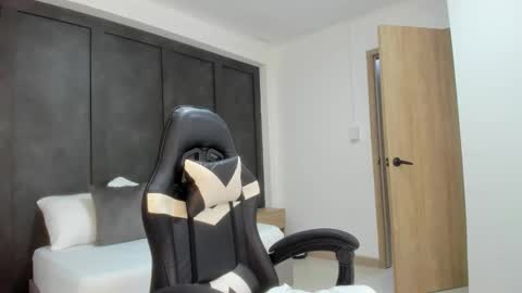 N O A  H online show from December 17, 2025, 3:12 am