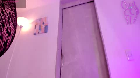 Snapshot of noah_beck42 chatting on September 18, 2025, 12:12 am Sara online show from September 18, 2025, 12:12 am