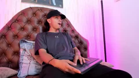 Noah Blake online show from October 20, 2025, 2:23 am