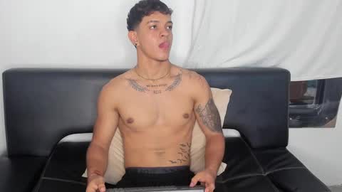 noah_brow online show from September 29, 2025, 11:42 pm