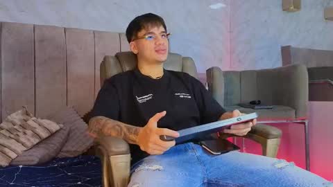 Snapshot of noah_coleman__ chatting on February 9, 2025, 10:21 pm NOAH  online show from February 9, 2025, 10:21 pm