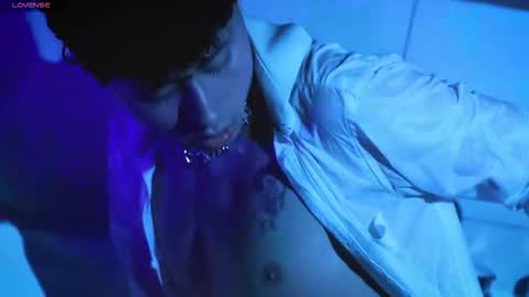 noah_dupont_ online show from January 14, 2026, 11:49 am