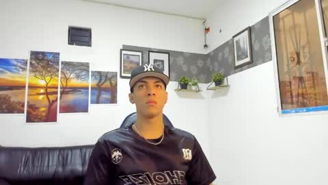 noah_flynn1 online show from May 4, 2026, 11:39 am