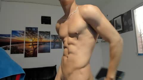 noah_flynn1 online show from May 8, 2026, 3:28 pm
