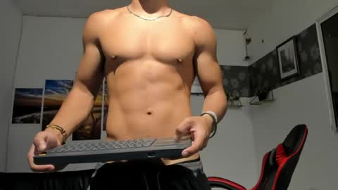 noah_flynn1 online show from May 28, 2026, 10:23 am