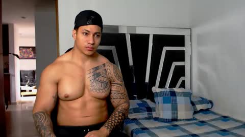 Noah Harris01 online show from November 17, 2025, 12:11 pm