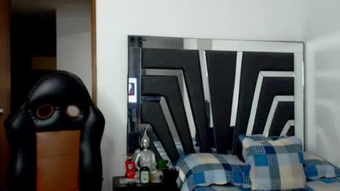Snapshot of noah_harris01 chatting on July 2, 2026, 3:23 am Noah Harris01 online show from July 2, 2026, 3:23 am