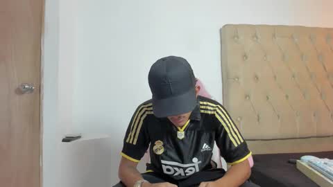 noah_jacksxn online show from May 19, 2026, 8:20 am