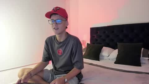 Snapshot of noah_jayden chatting on October 1, 2025, 7:53 pm Noah Jayden online show from October 1, 2025, 7:53 pm