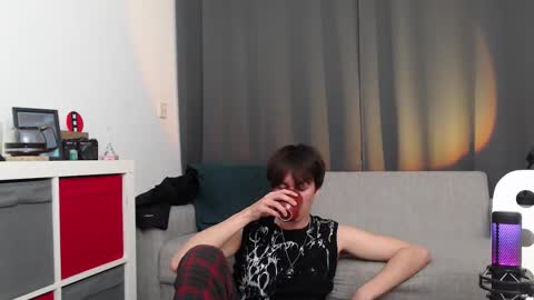 noah_lawson online show from September 11, 2025, 5:18 am