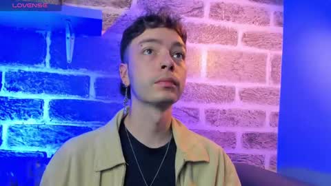 Snapshot of noah_ricci_ chatting on September 18, 2025, 12:29 pm    online show from September 18, 2025, 12:29 pm