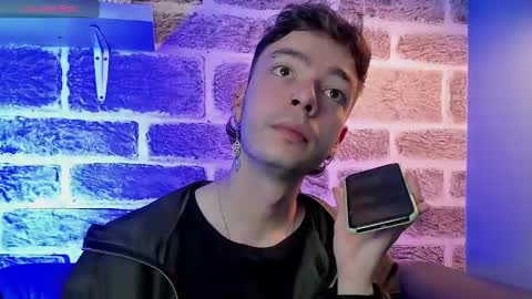 Snapshot of noah_ricci_ chatting on September 19, 2025, 12:39 pm    online show from September 19, 2025, 12:39 pm