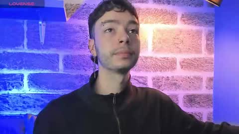 Snapshot of noah_ricci_ chatting on September 23, 2025, 12:41 pm    online show from September 23, 2025, 12:41 pm