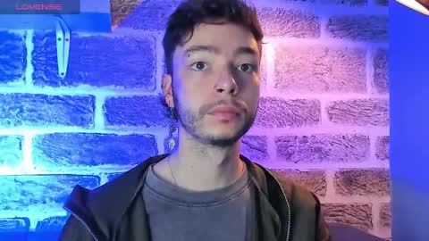 Snapshot of noah_ricci_ chatting on October 1, 2025, 12:33 pm    online show from October 1, 2025, 12:33 pm