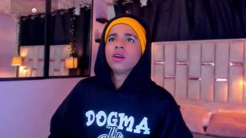 noah_smith04 online show from November 24, 2025, 3:12 pm