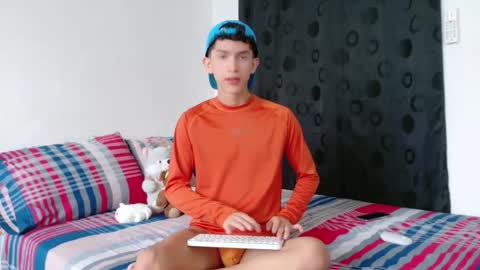 Snapshot of noah_tyler_ chatting on November 19, 2025, 5:35 pm noah tyler online show from November 19, 2025, 5:35 pm