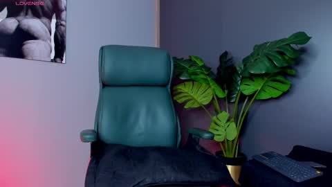 Snapshot of noahcrux chatting on February 14, 2026, 12:24 pm Noah online show from February 14, 2026, 12:24 pm