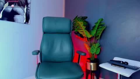 Snapshot of noahcrux chatting on March 5, 2026, 7:54 pm Noah online show from March 5, 2026, 7:54 pm