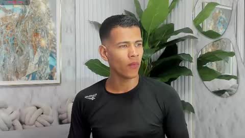 Snapshot of noahdark_ chatting on August 1, 2026, 3:17 am NOAH online show from August 1, 2026, 3:17 am