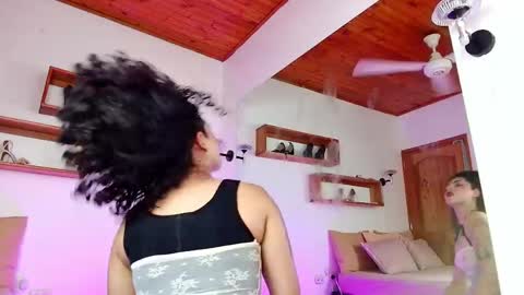 noahmonroe_11 online show from May 12, 2026, 9:12 pm