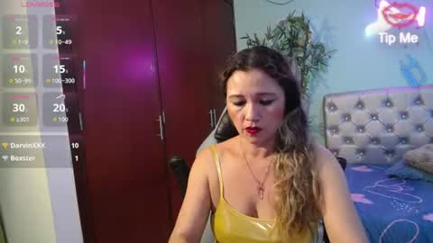 noelia_milfs online show from June 17, 2026, 10:54 pm