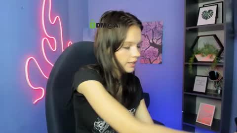 Snapshot of noelle_woww chatting on July 24, 2026, 1:42 pm Noelle online show from July 24, 2026, 1:42 pm