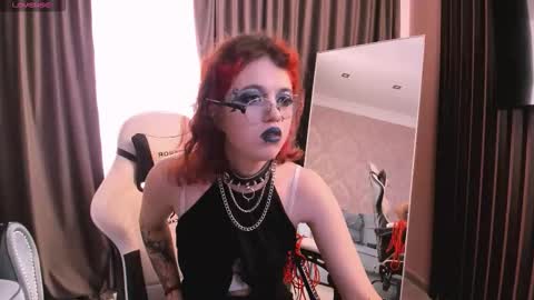 Snapshot of noellegothicshadow chatting on September 27, 2025, 10:37 pm Elly online show from September 27, 2025, 10:37 pm