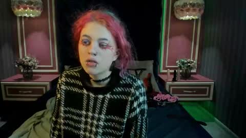 Snapshot of noellegothicshadow chatting on October 26, 2025, 10:25 pm Elly online show from October 26, 2025, 10:25 pm