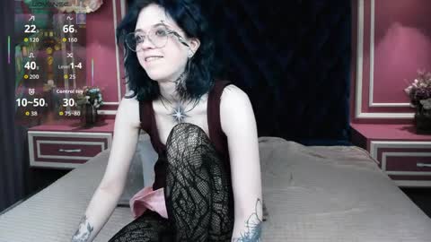 Snapshot of noellegothicshadow chatting on April 2, 2026, 11:13 pm Elly online show from April 2, 2026, 11:13 pm