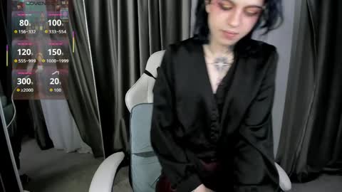 Snapshot of noellegothicshadow chatting on April 11, 2026, 10:47 pm Elly online show from April 11, 2026, 10:47 pm
