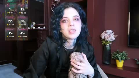 Snapshot of noellegothicshadow chatting on April 17, 2026, 10:46 pm Elly online show from April 17, 2026, 10:46 pm