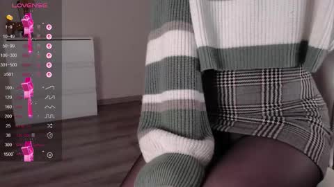 noelleneptune online show from November 16, 2025, 10:43 am