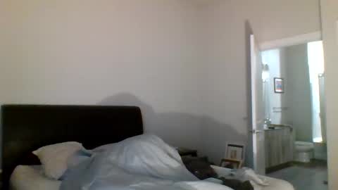 noelng3 online show from November 26, 2025, 8:59 am