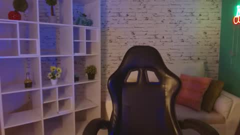 Noeva online show from October 31, 2025, 12:22 am