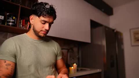 Snapshot of noha_miler chatting on March 8, 2026, 12:30 am kevin online show from March 8, 2026, 12:30 am