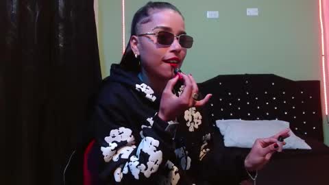 Snapshot of noha_thomson chatting on October 4, 2025, 8:18 pm Noha Thomson online show from October 4, 2025, 8:18 pm