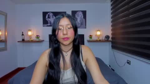 Snapshot of nohemi_louse chatting on February 5, 2025, 7:53 pm Nohemi online show from February 5, 2025, 7:53 pm