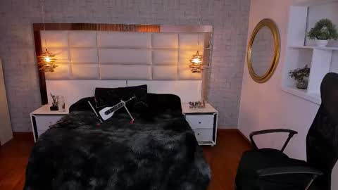  Nohemi   online show from February 5, 2026, 8:02 pm