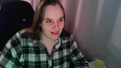 noir_ember_ online show from October 22, 2025, 12:49 pm