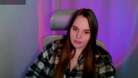 noir_ember_ online show from May 9, 2026, 5:18 pm