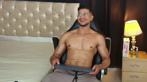 Im Nolan  online show from February 13, 2026, 7:43 pm