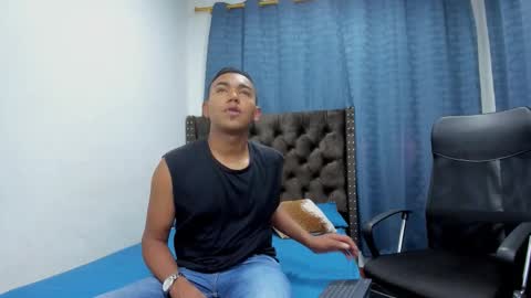 Nolven Gray online show from September 17, 2025, 4:03 am