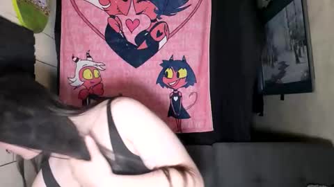 nonbinarybeauty20 online show from May 10, 2026, 10:09 am