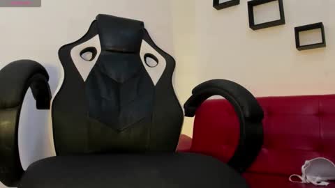 Nora online show from November 19, 2025, 4:45 am