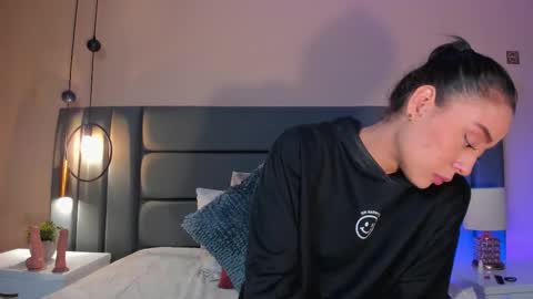 Nora Da Silva online show from October 16, 2025, 12:33 am