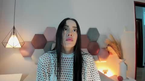 Nora Da Silva online show from October 26, 2025, 2:01 pm