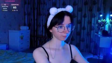 Nora Failure online show from November 6, 2025, 1:45 pm