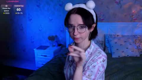 Nora Failure online show from December 4, 2025, 11:30 am