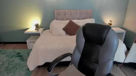 Snapshot of nora_vennucci chatting on February 12, 2026, 7:09 pm Nora online show from February 12, 2026, 7:09 pm